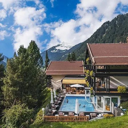 Pfeifer Hotel 4*